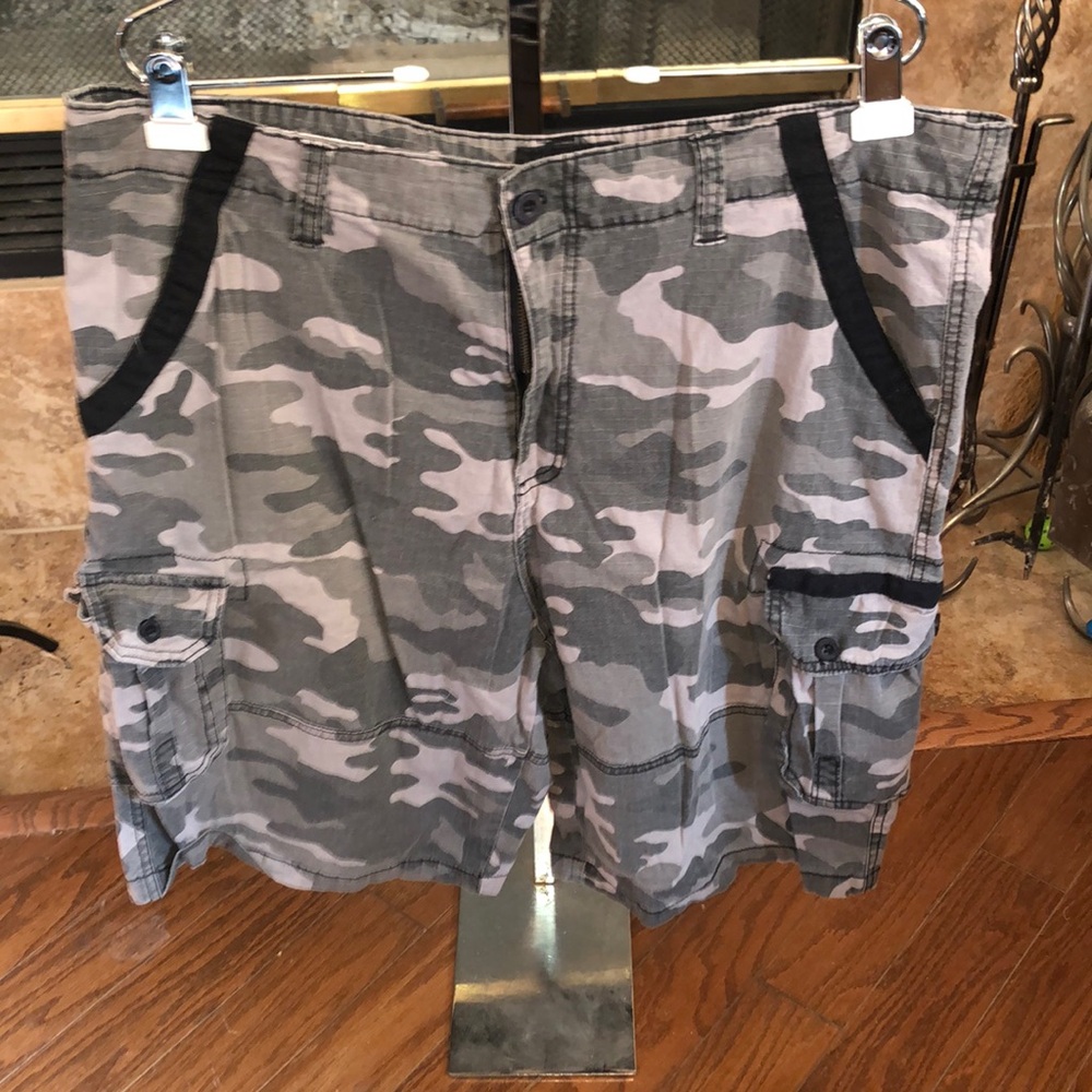 Men’s cargo shorts, camo